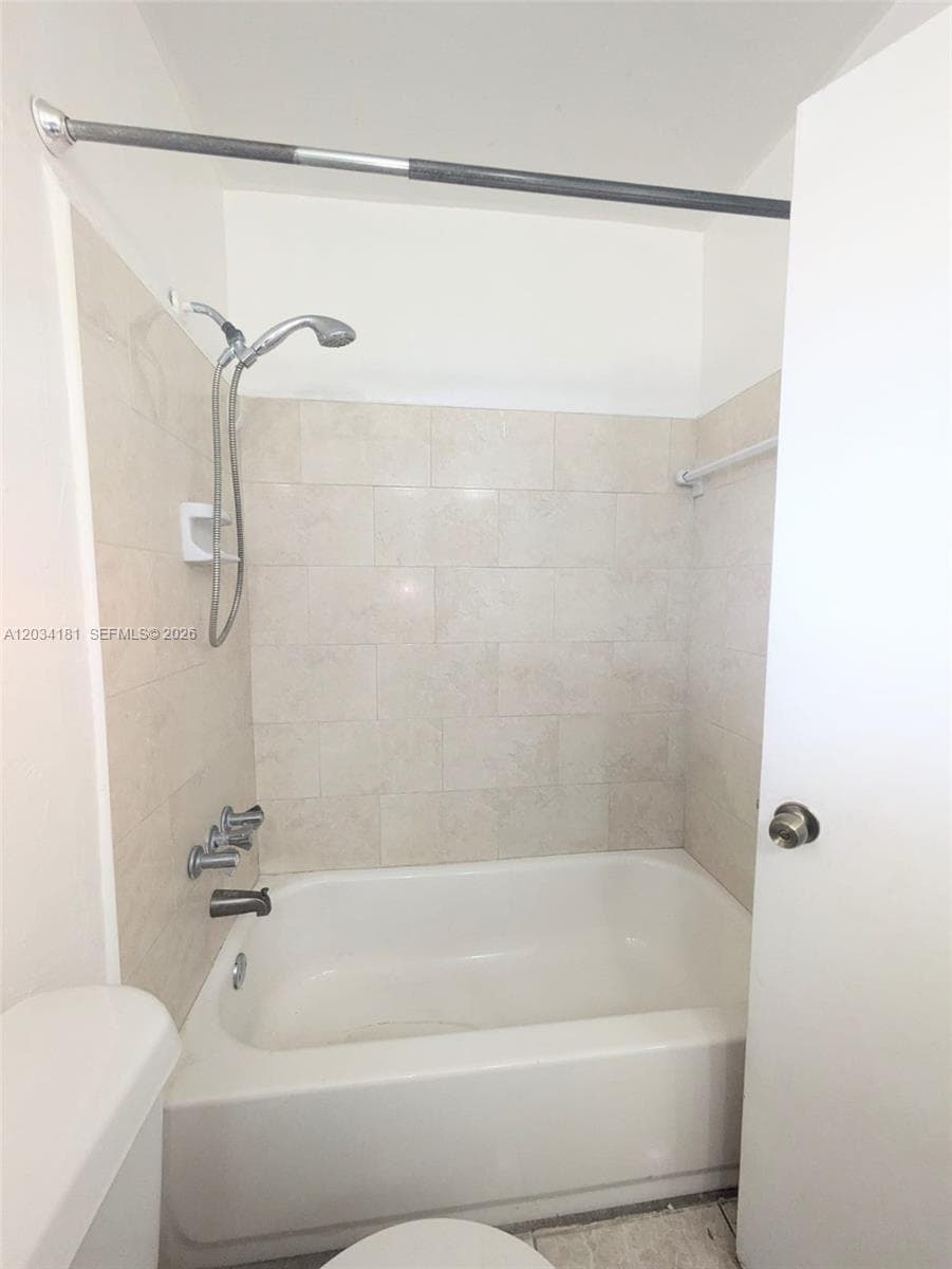 6850 W 14th Ct # C28, Hialeah FL 33014 — 9