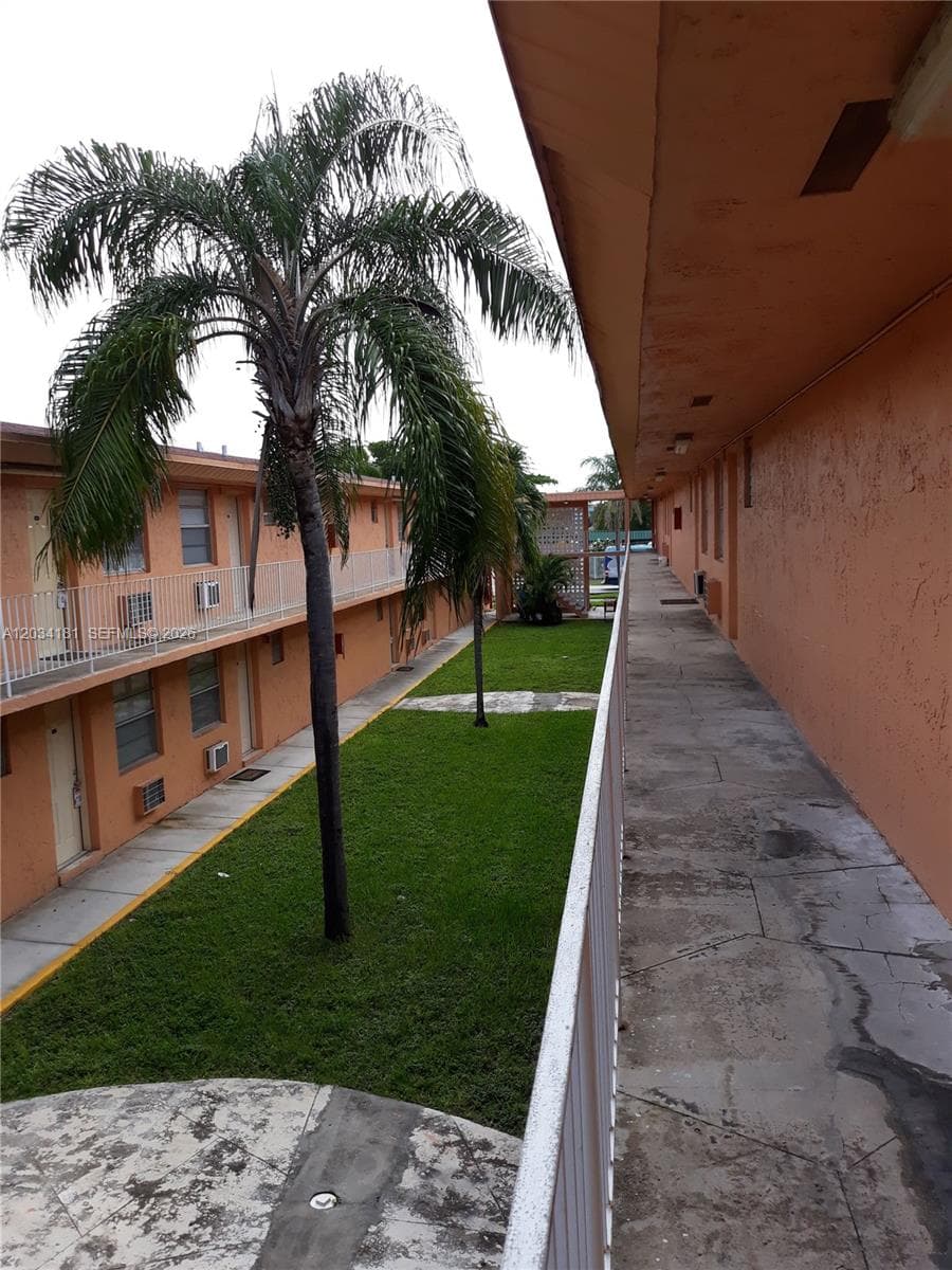 6850 W 14th Ct # C28, Hialeah FL 33014 — 14