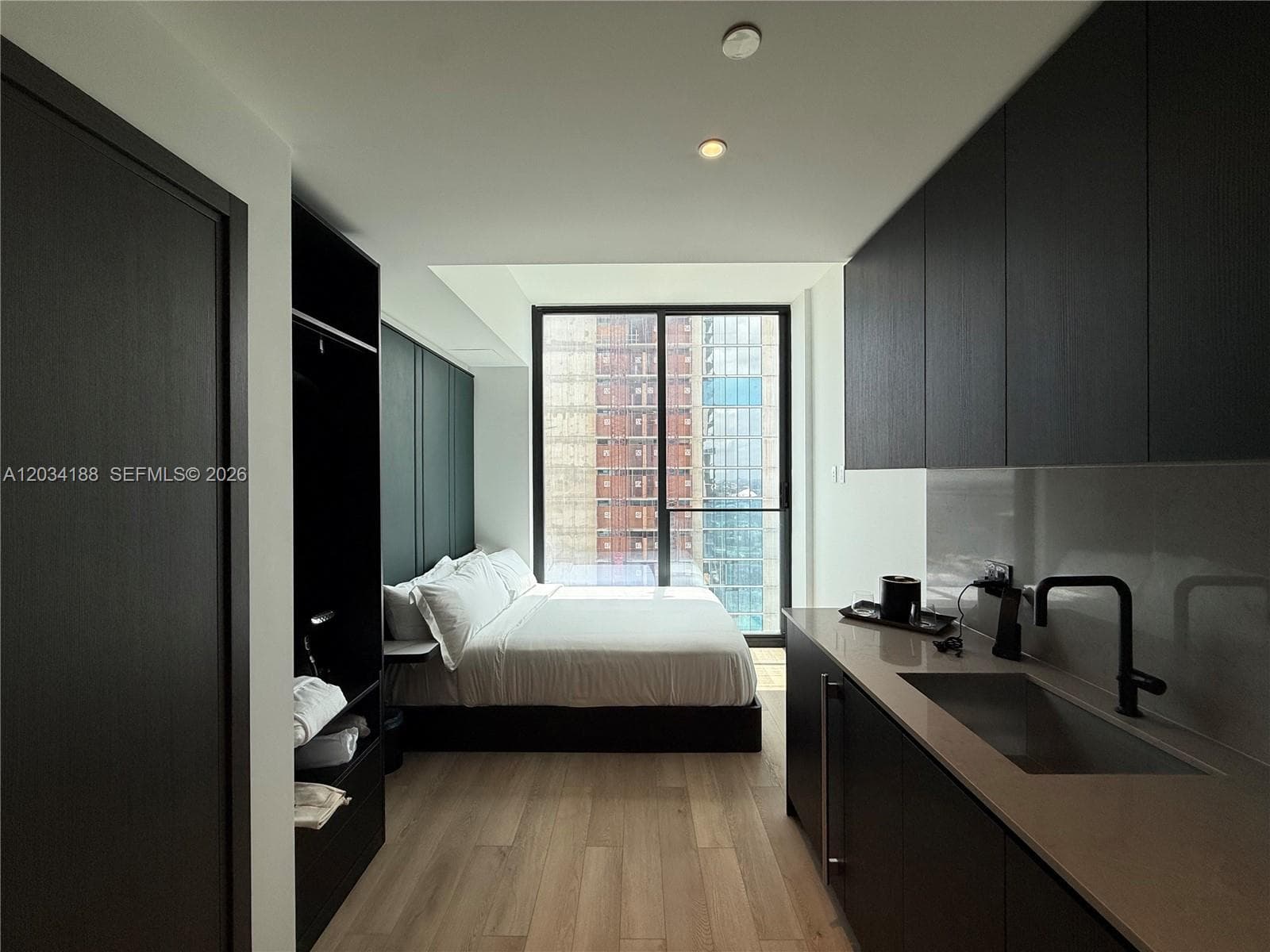 20 NE 11th # 4803, Miami FL 33132 — 1