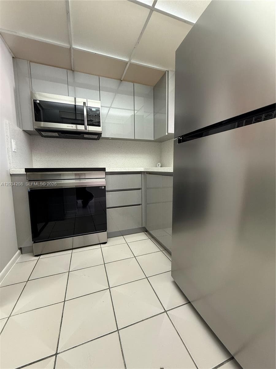 6820 W Flagler St # 407, Miami FL 33144 — 1