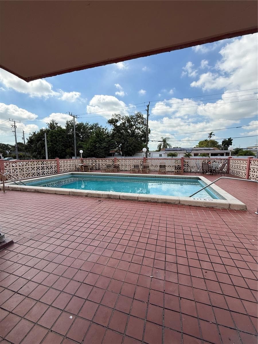6820 W Flagler St # 407, Miami FL 33144 — 35