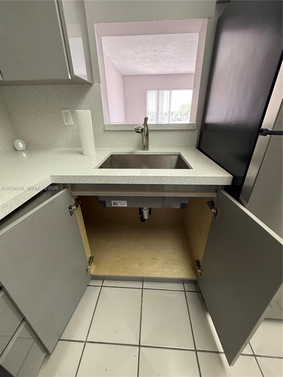 6820 W Flagler St # 407, Miami FL 33144 — 8