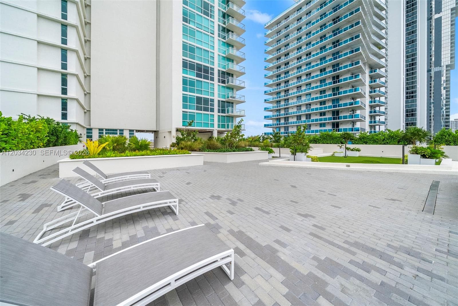 665 NE 25th St # 802, Miami FL 33137 — 27