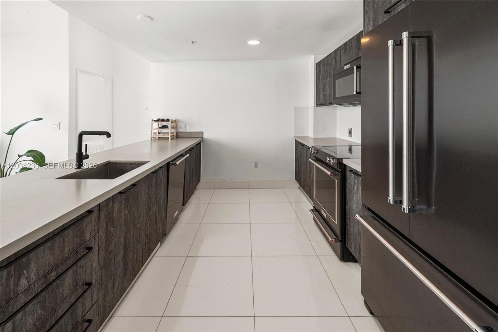 665 NE 25th St # 802, Miami FL 33137 — 10