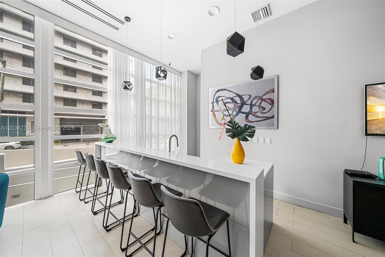 665 NE 25th St # 802, Miami FL 33137 — 40