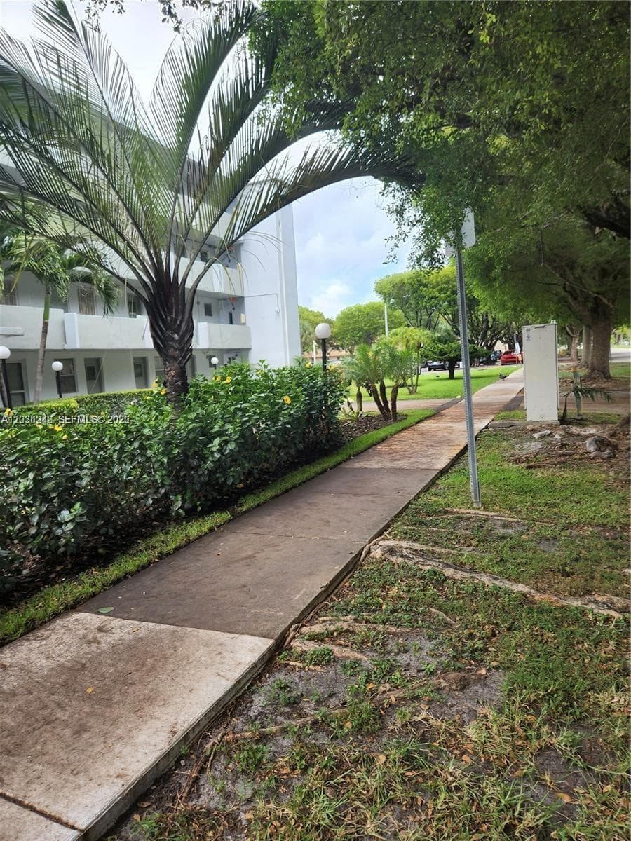 1351 NE 191st St # E415, Miami FL 33179 — 2