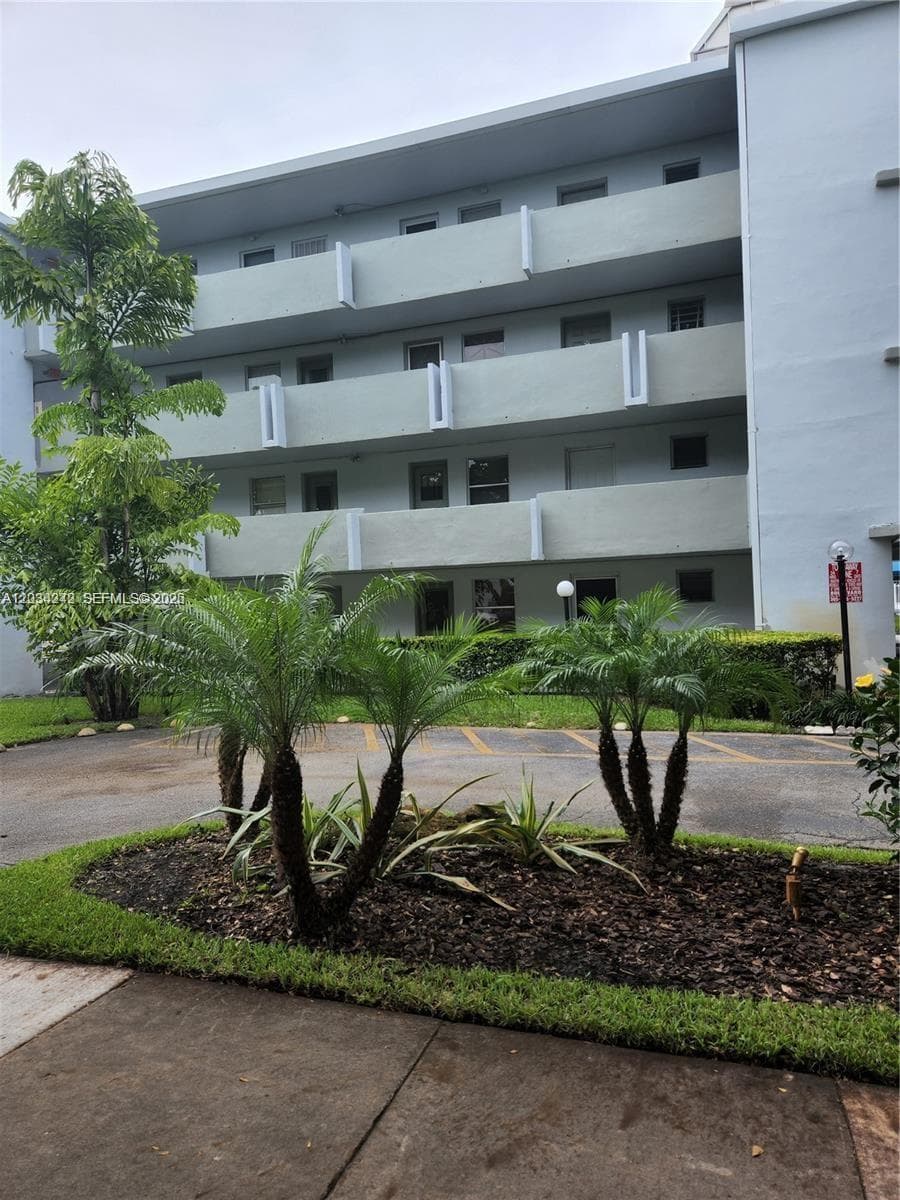 1351 NE 191st St # E415, Miami FL 33179 — 1