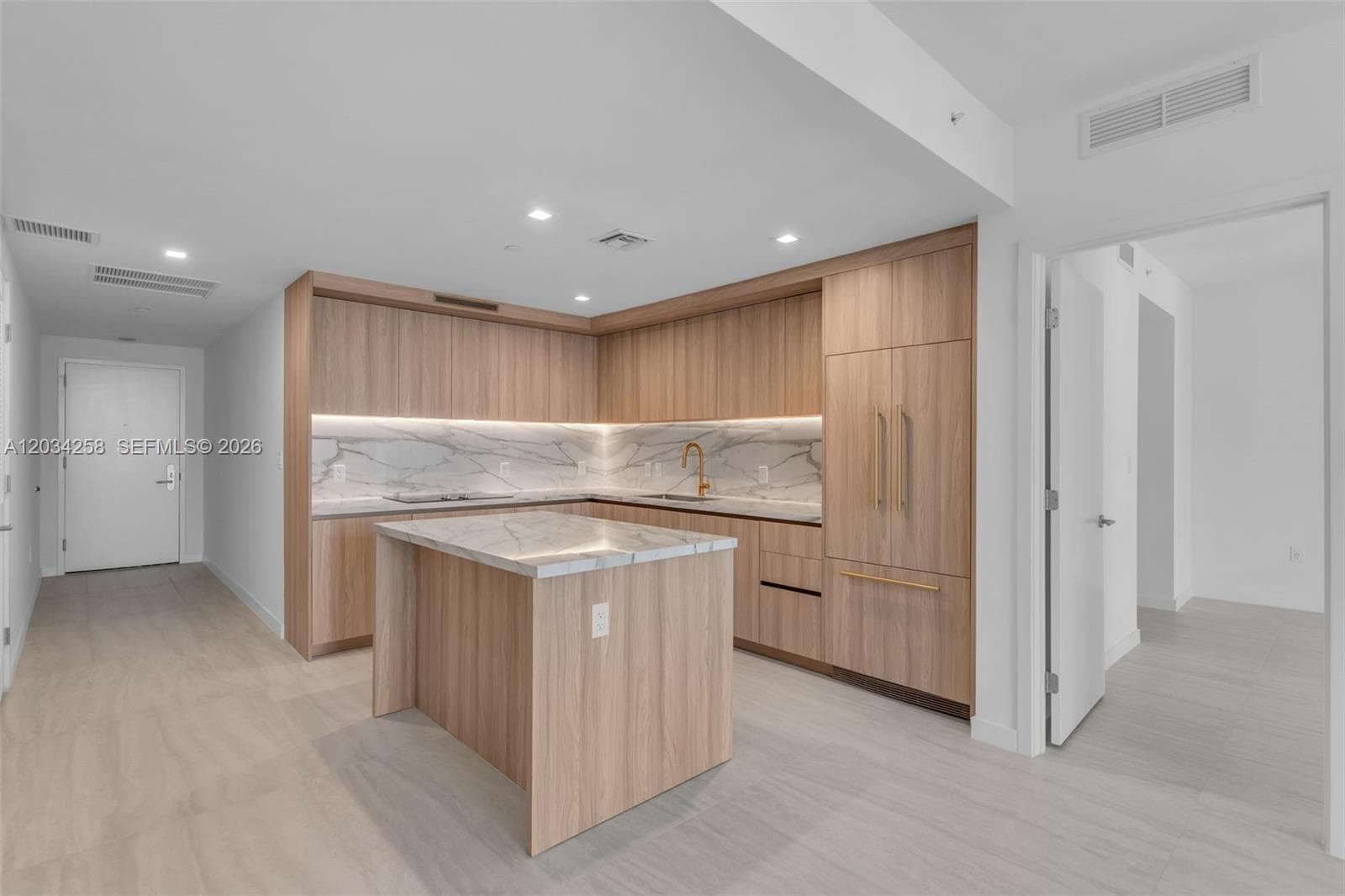 77 SE 5 th st, Miami FL 33131 — 3