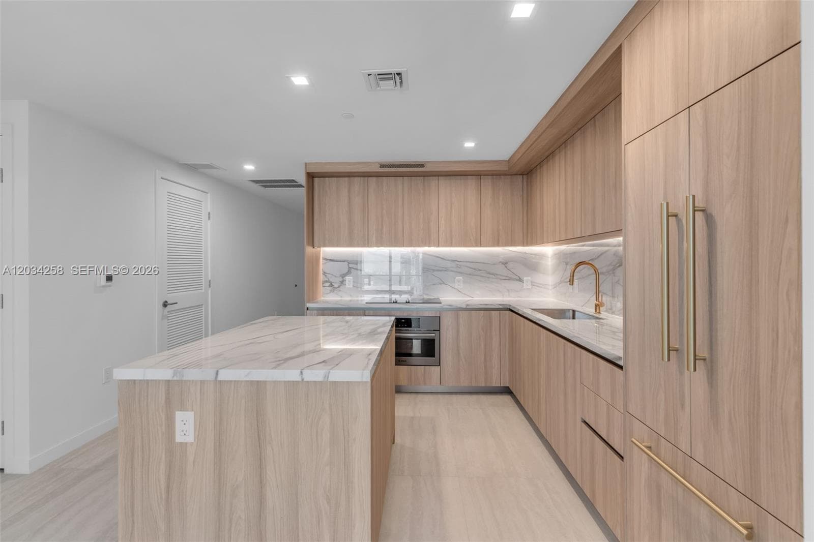 77 SE 5 th st, Miami FL 33131 — 1