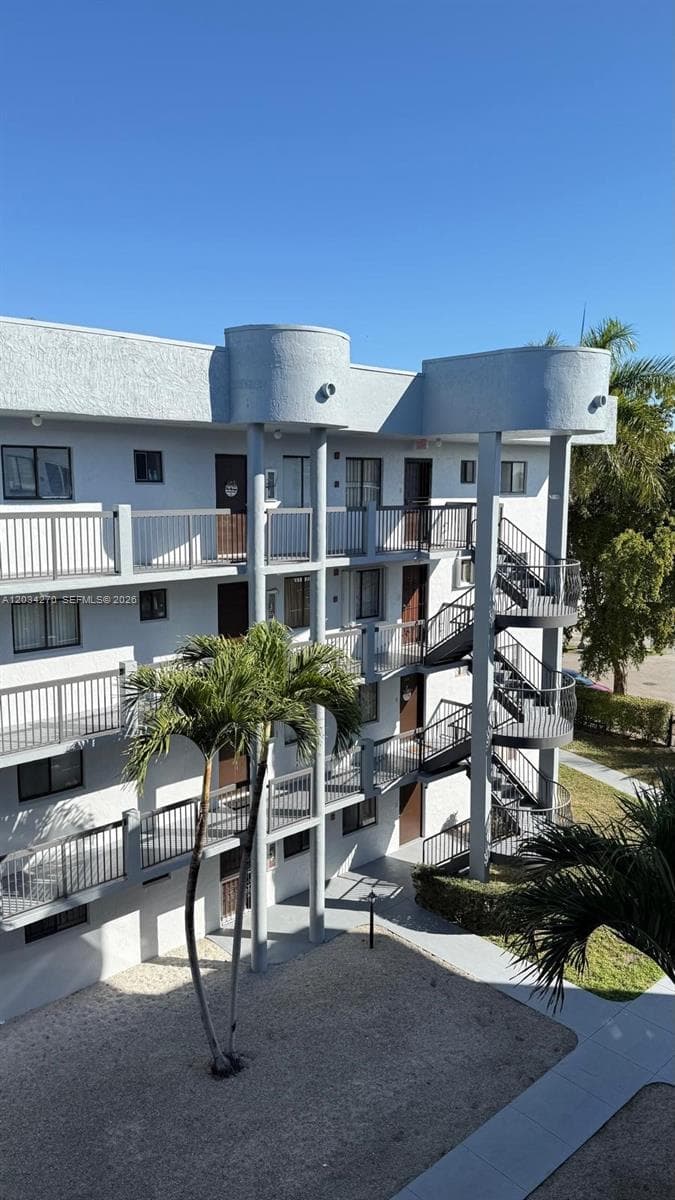5400 W 21st Ct # 306, Hialeah FL 33016 — 2