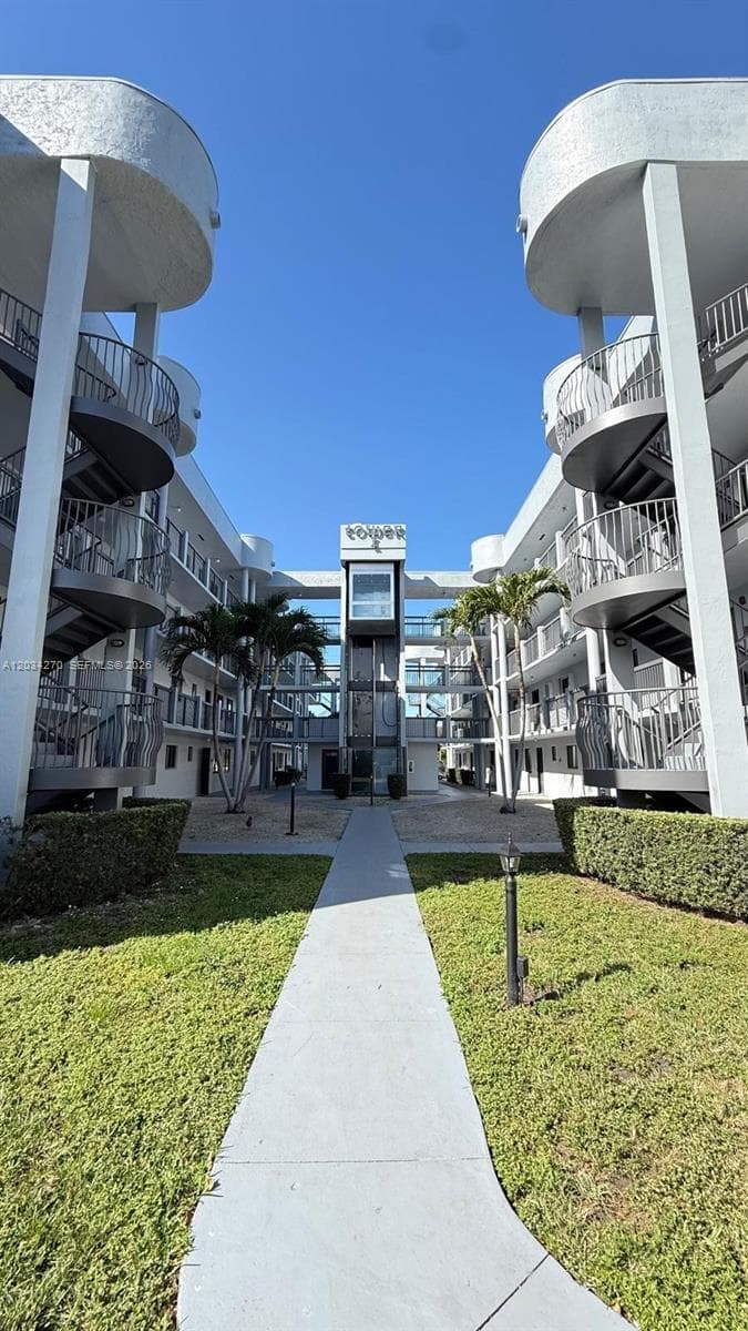 5400 W 21st Ct # 306, Hialeah FL 33016 — 3