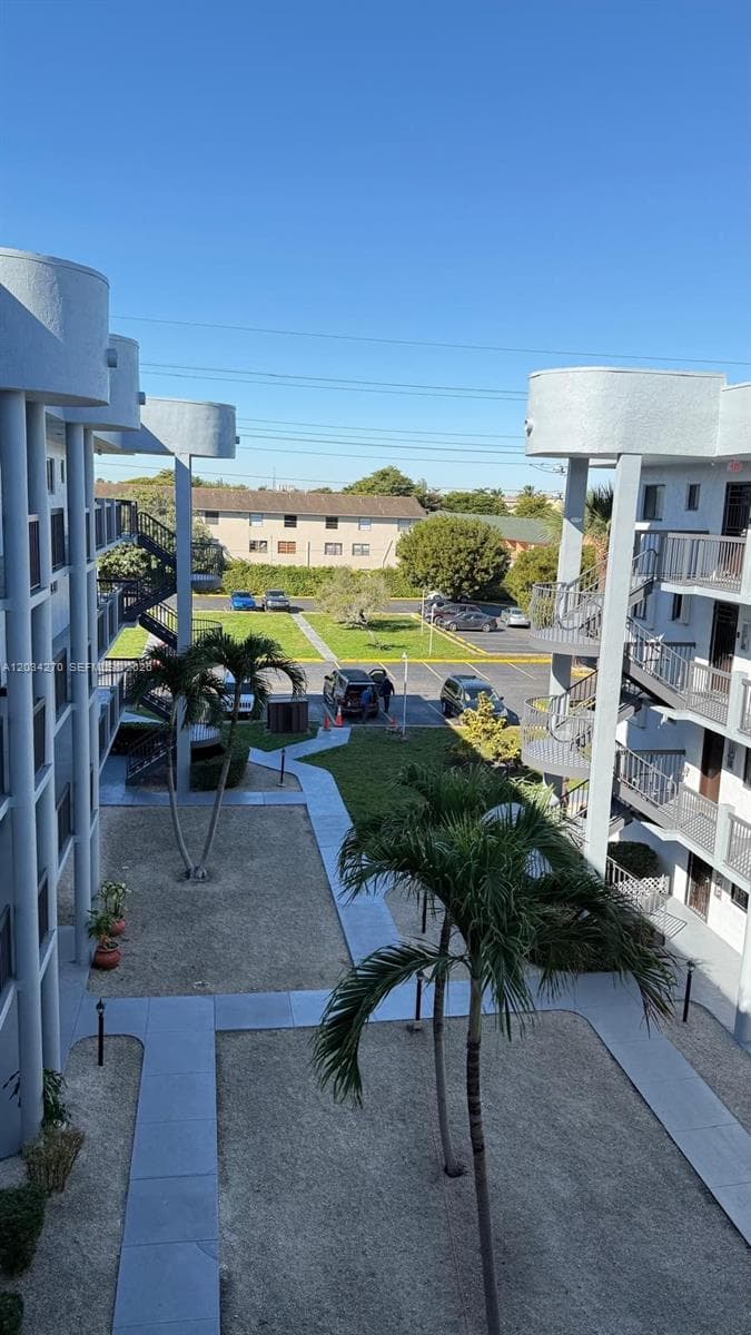 5400 W 21st Ct # 306, Hialeah FL 33016 — 5