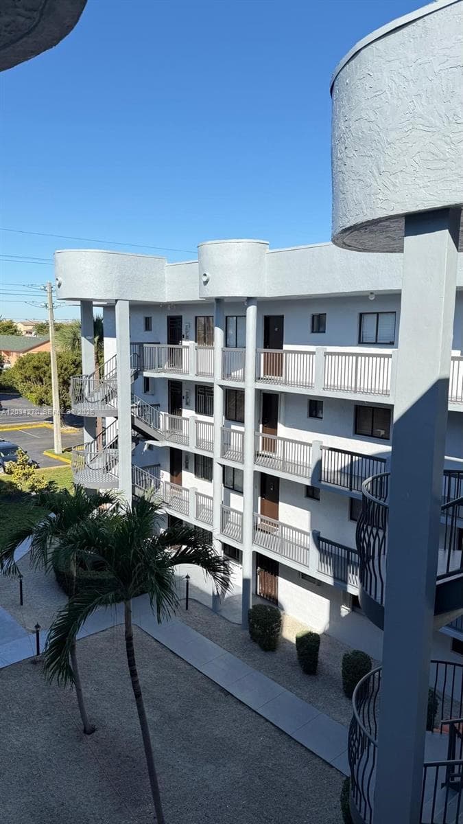 5400 W 21st Ct # 306, Hialeah FL 33016 — 4