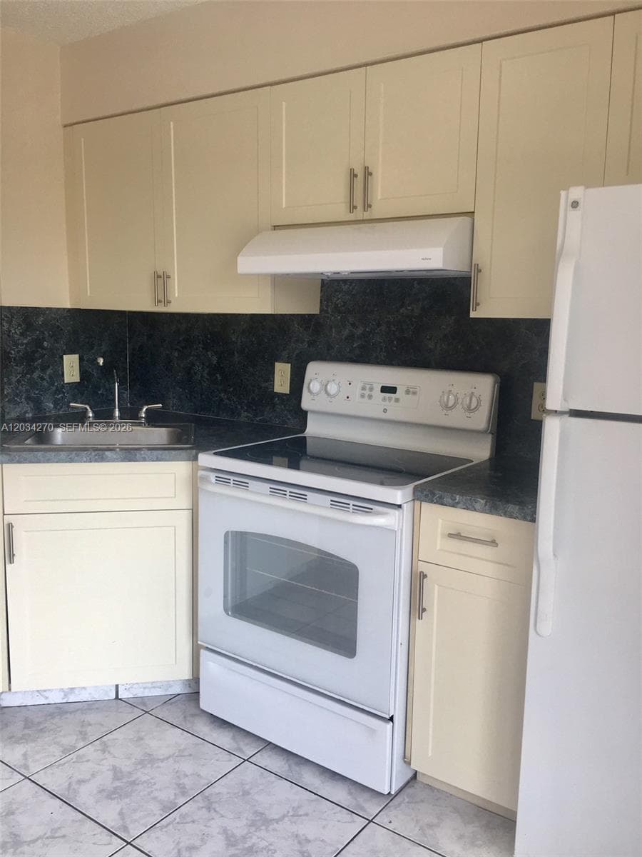 5400 W 21st Ct # 306, Hialeah FL 33016 — 8