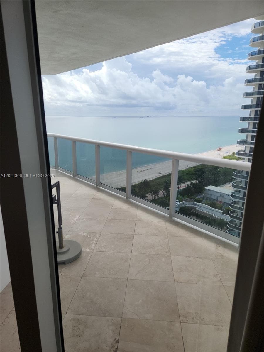 4779 Collins Ave # 1804, Miami Beach FL 33140 — 6