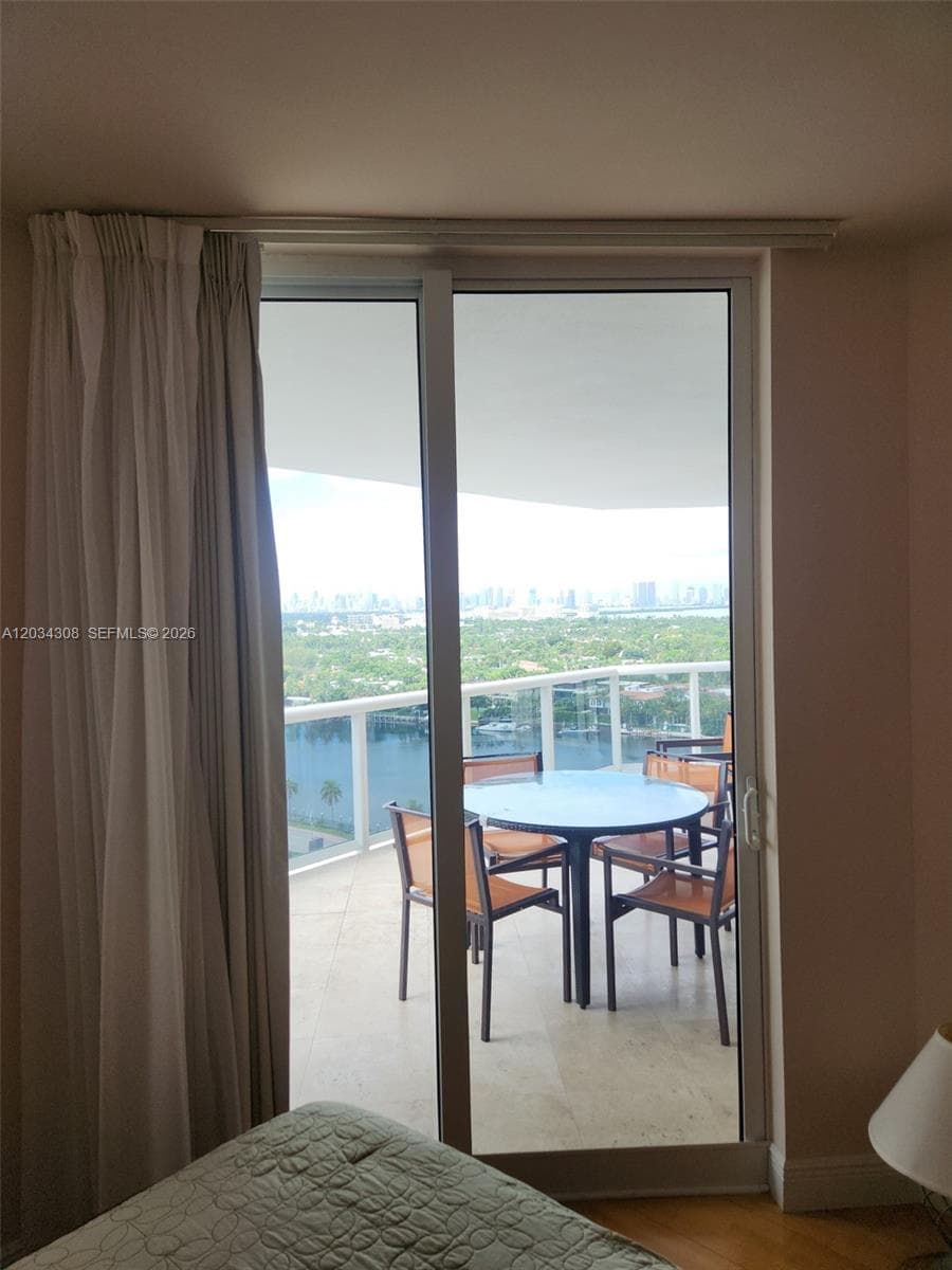 4779 Collins Ave # 1804, Miami Beach FL 33140 — 24