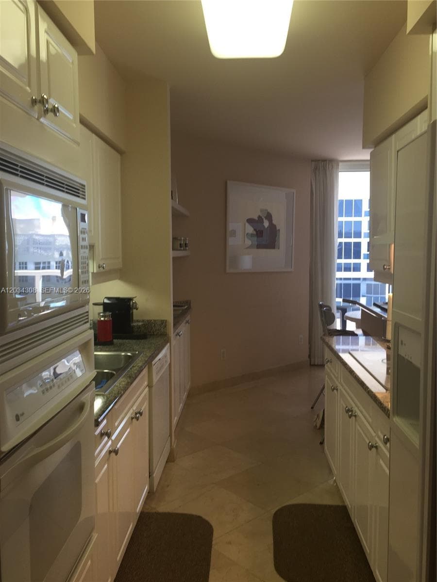 4779 Collins Ave # 1804, Miami Beach FL 33140 — 33