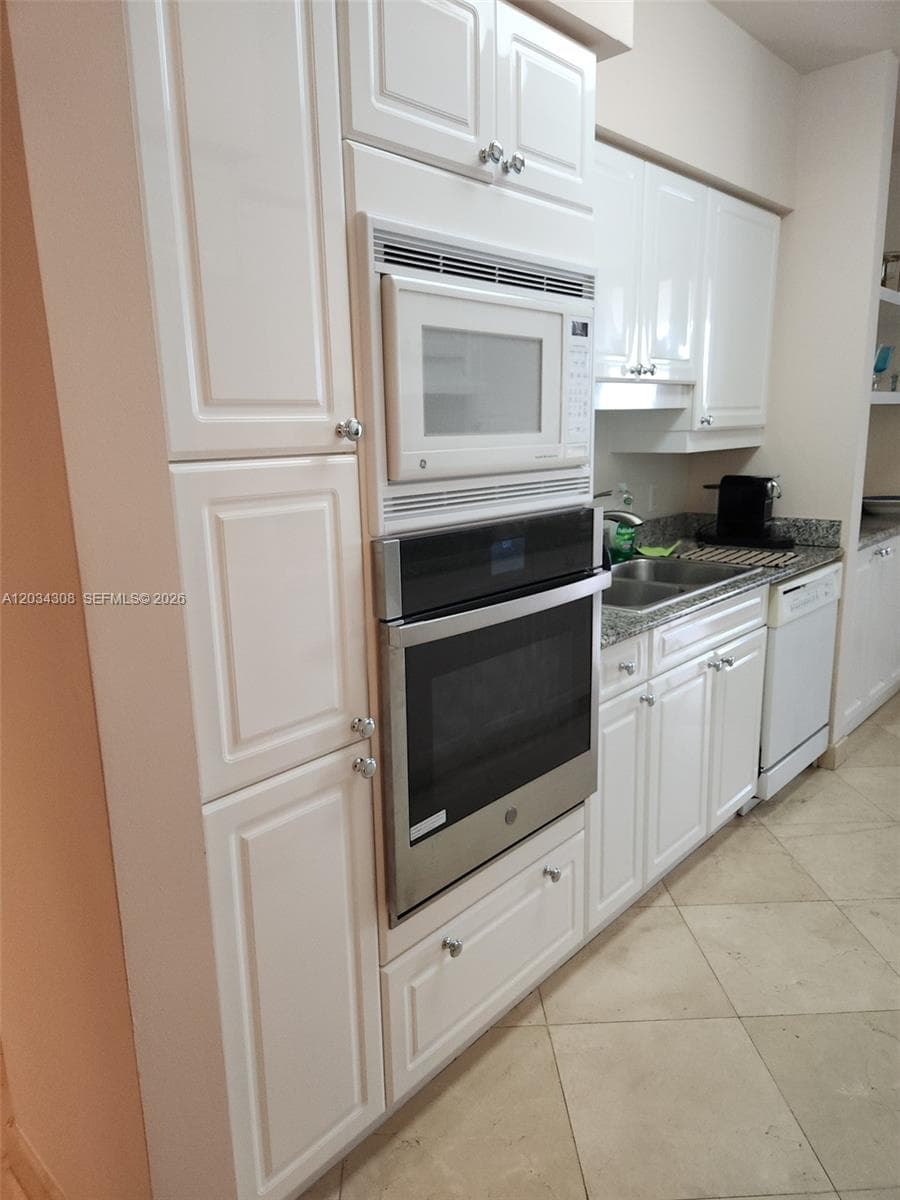 4779 Collins Ave # 1804, Miami Beach FL 33140 — 18