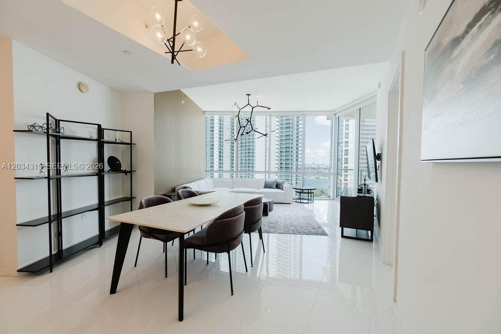 Paramount Miami Worldcent, Miami, FL — 27