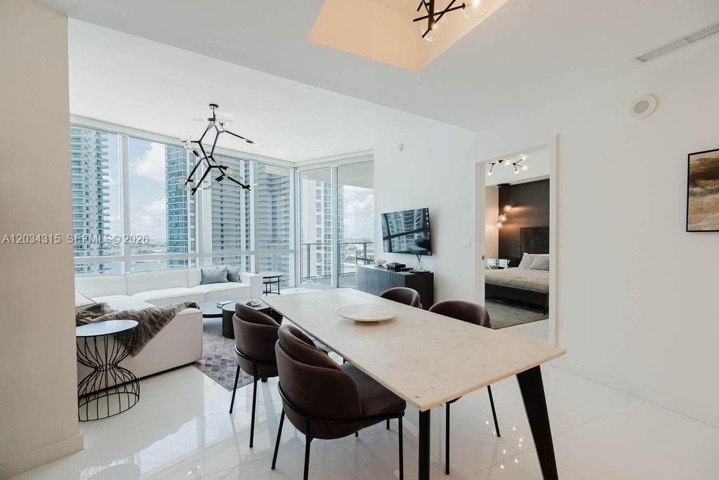 Paramount Miami Worldcent, Miami, FL — 26