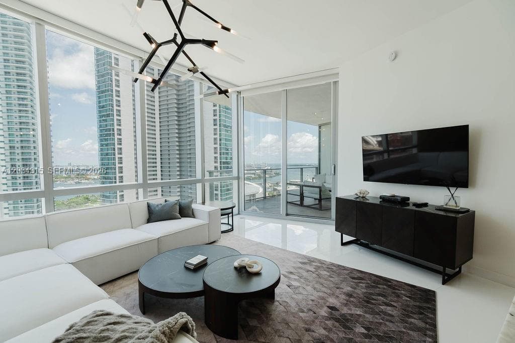 Paramount Miami Worldcent, Miami, FL — 1