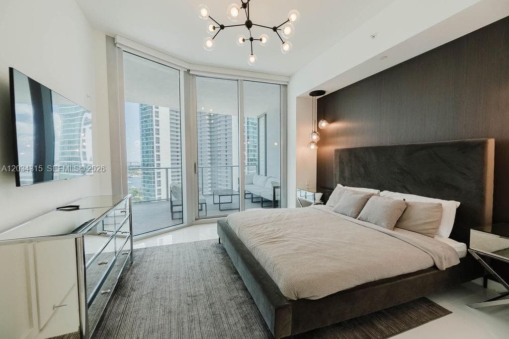 Paramount Miami Worldcent, Miami, FL — 20
