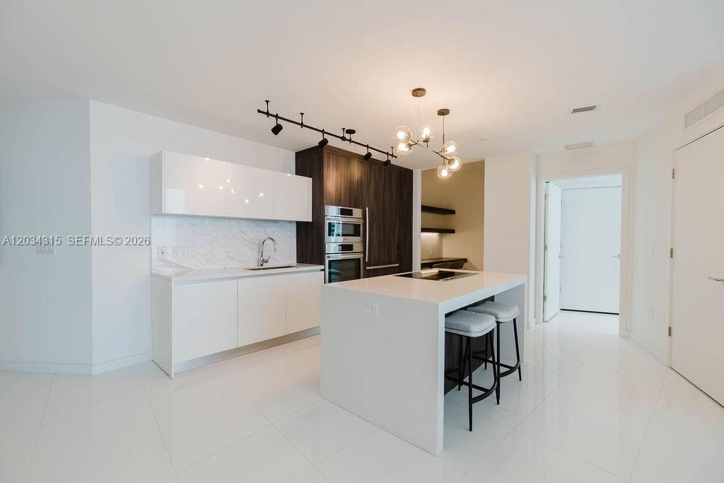 Paramount Miami Worldcent, Miami, FL — 9