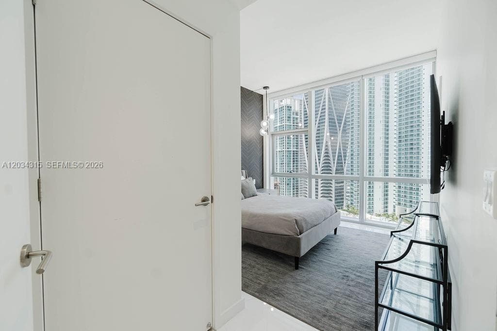 Paramount Miami Worldcent, Miami, FL — 15