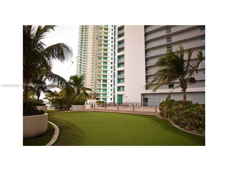 888 Biscayne Blvd # 3310, Miami FL 33132 — 13