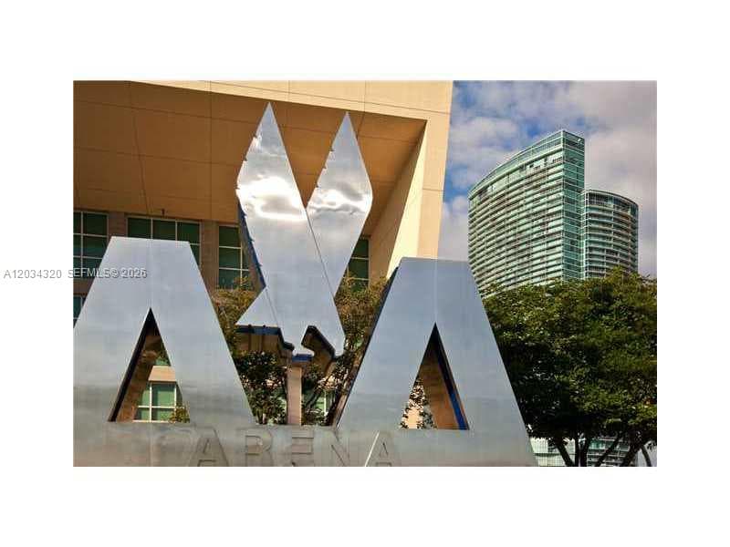 888 Biscayne Blvd # 3310, Miami FL 33132 — 17