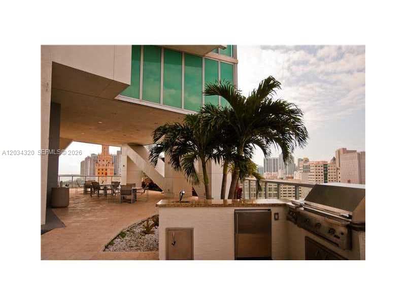 888 Biscayne Blvd # 3310, Miami FL 33132 — 11
