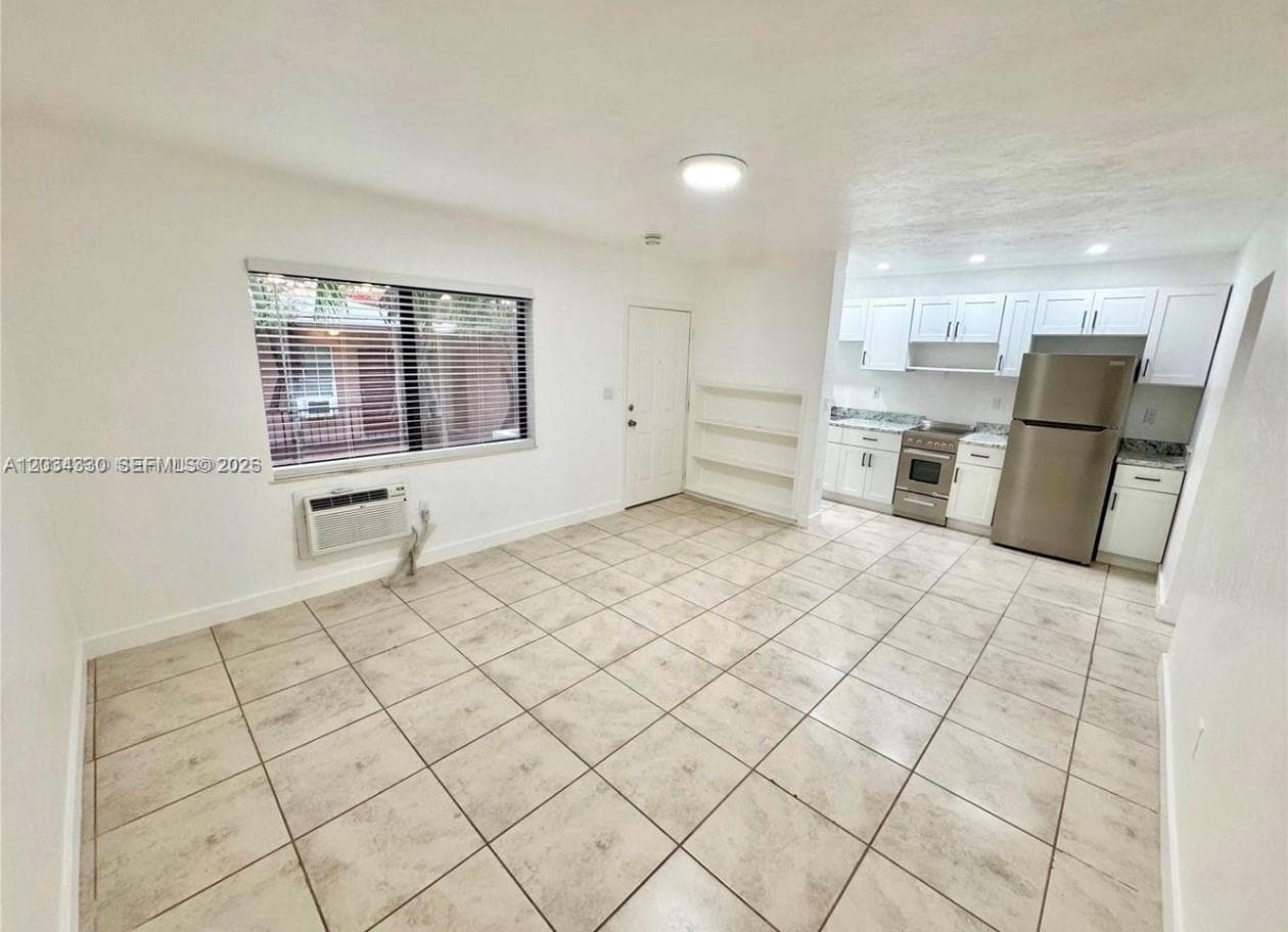 550 SW 10th St # 6, Miami FL 33130 — 2