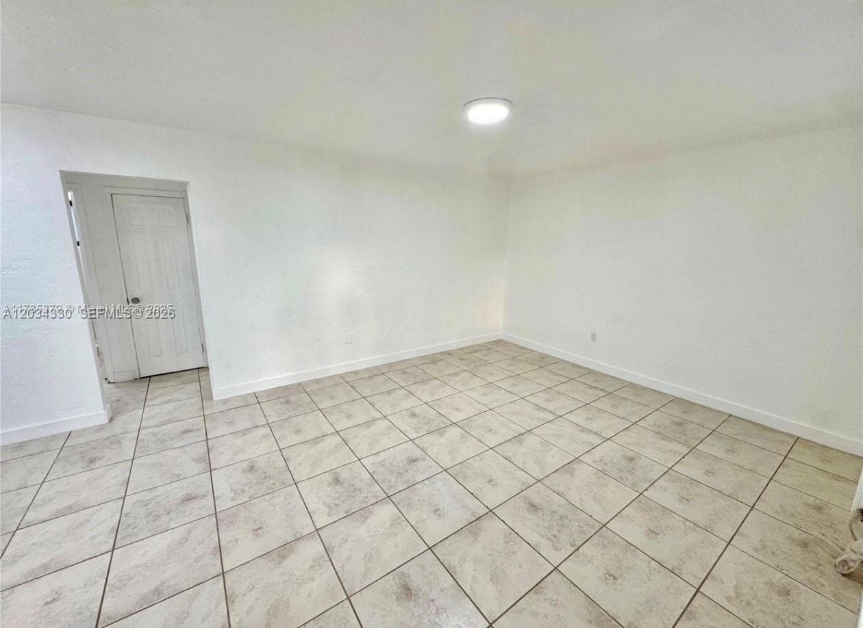 550 SW 10th St # 6, Miami FL 33130 — 6