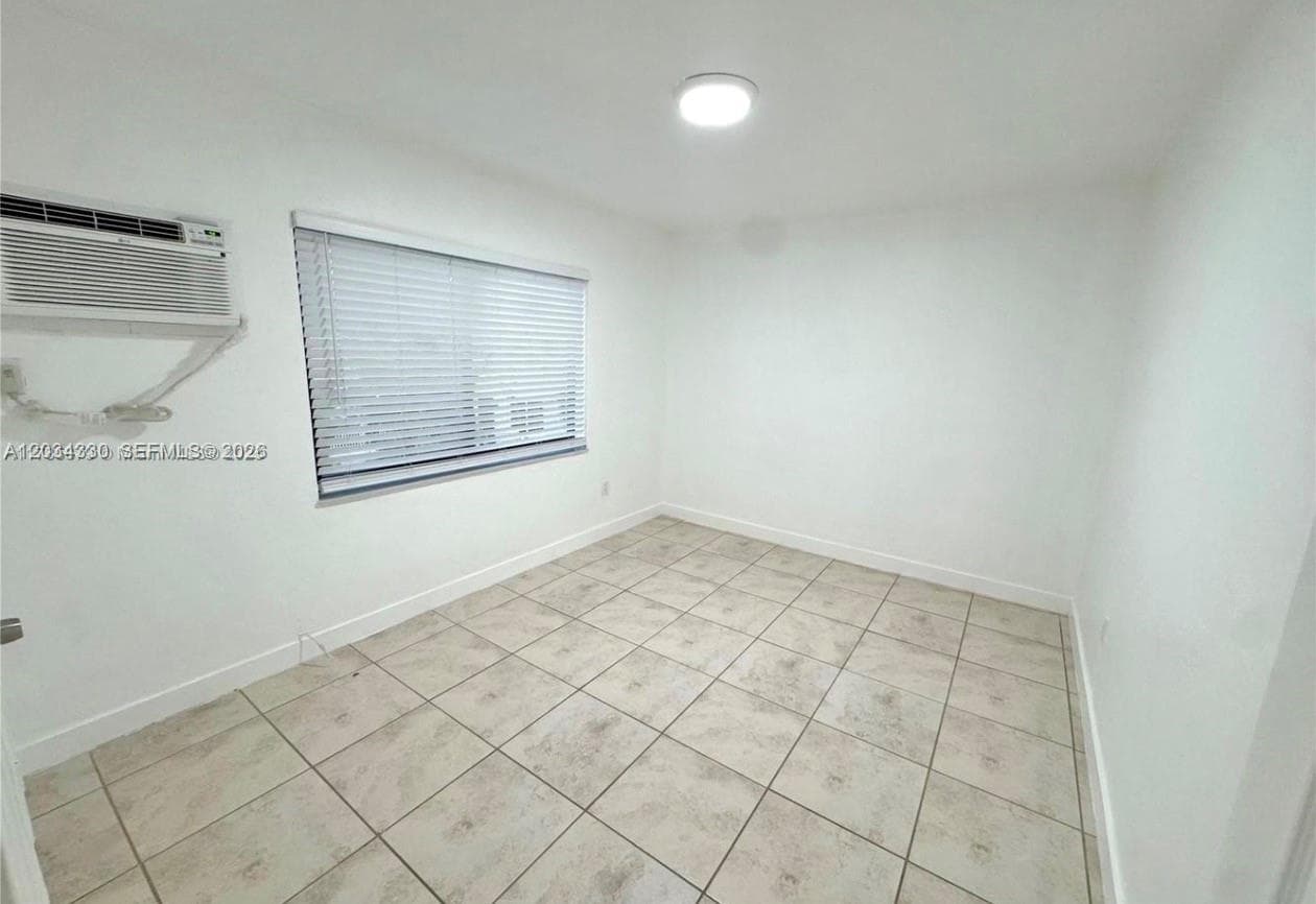 550 SW 10th St # 6, Miami FL 33130 — 7