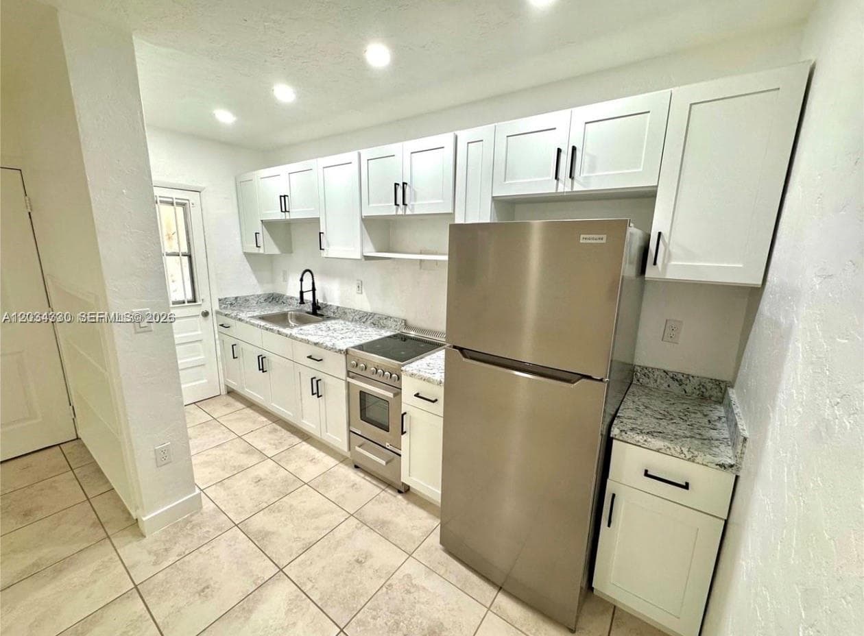 550 SW 10th St # 6, Miami FL 33130 — 3