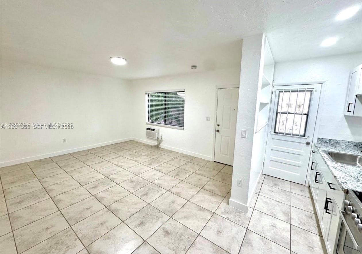 550 SW 10th St # 6, Miami FL 33130 — 5