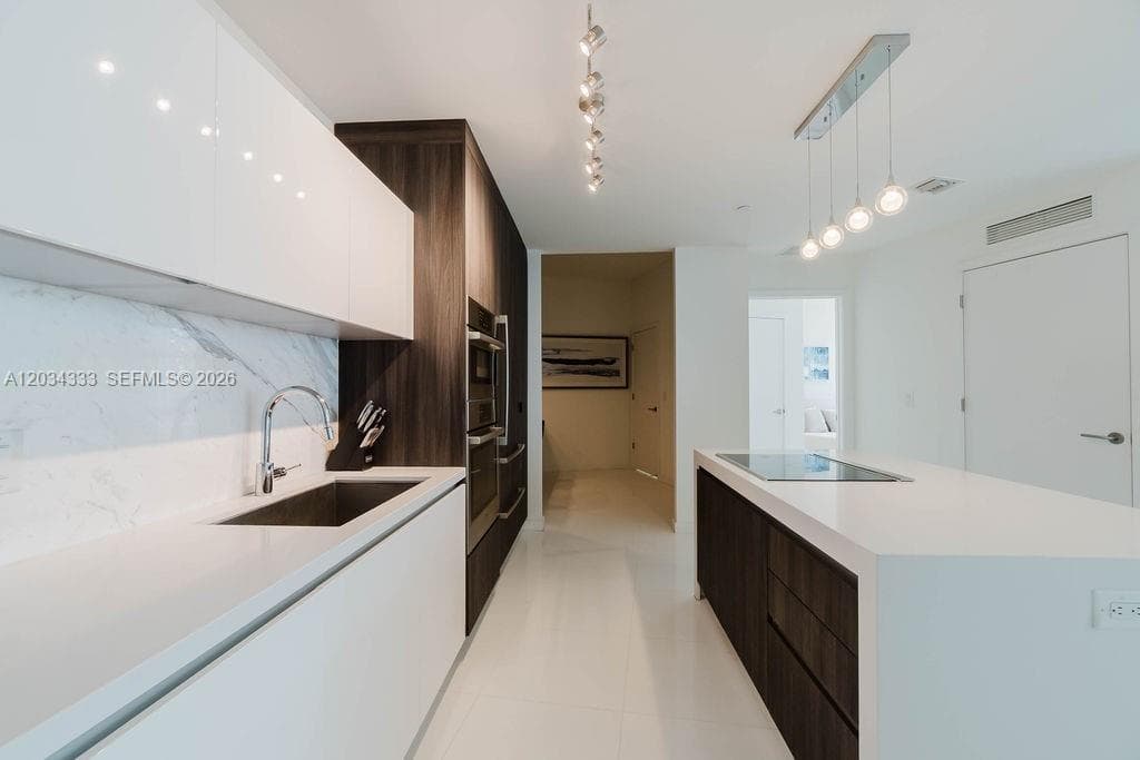 851 NE 1st Ave # 2303, Miami FL 33132 — 23