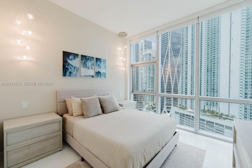 851 NE 1st Ave # 2303, Miami FL 33132 — 27
