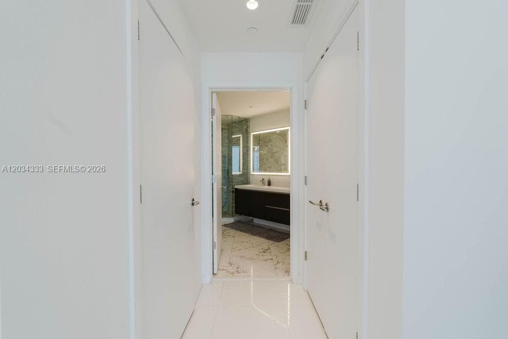 851 NE 1st Ave # 2303, Miami FL 33132 — 17