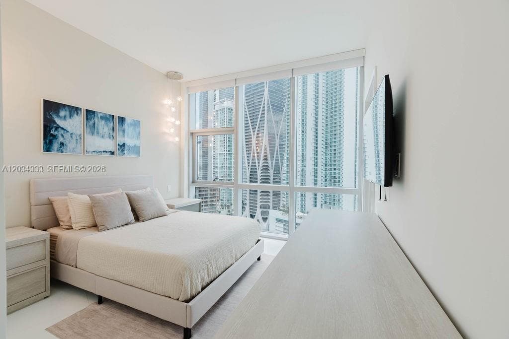 851 NE 1st Ave # 2303, Miami FL 33132 — 26