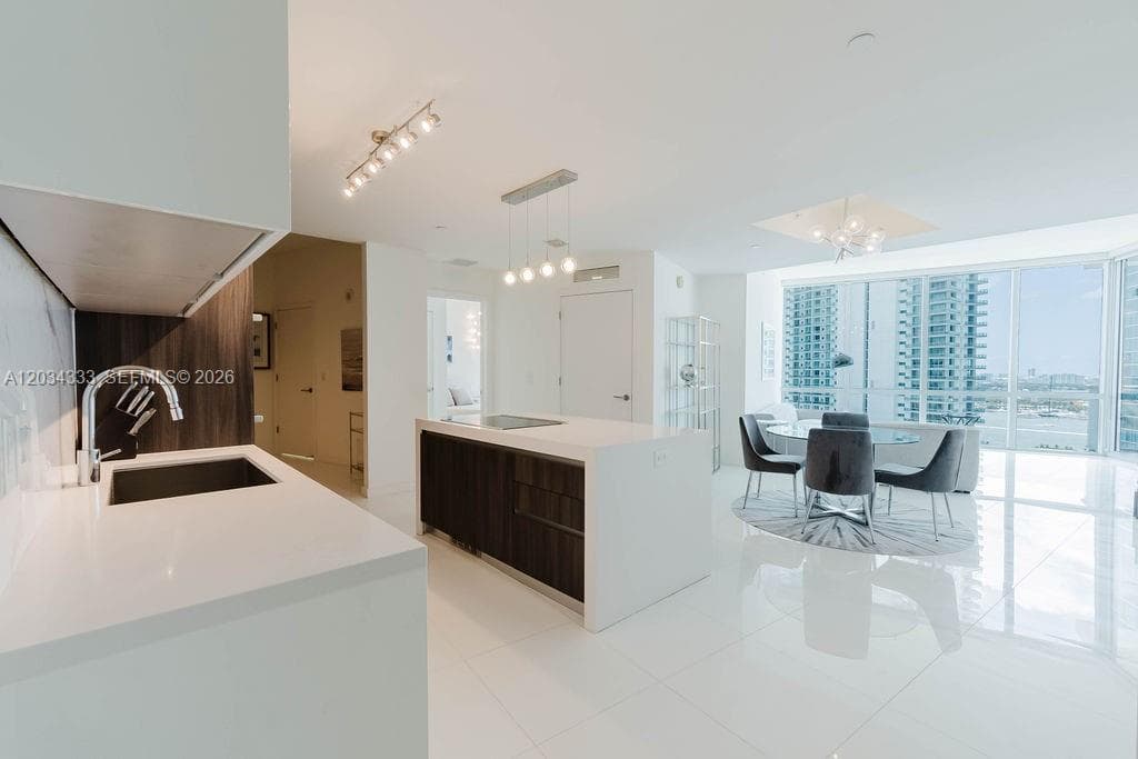 851 NE 1st Ave # 2303, Miami FL 33132 — 7