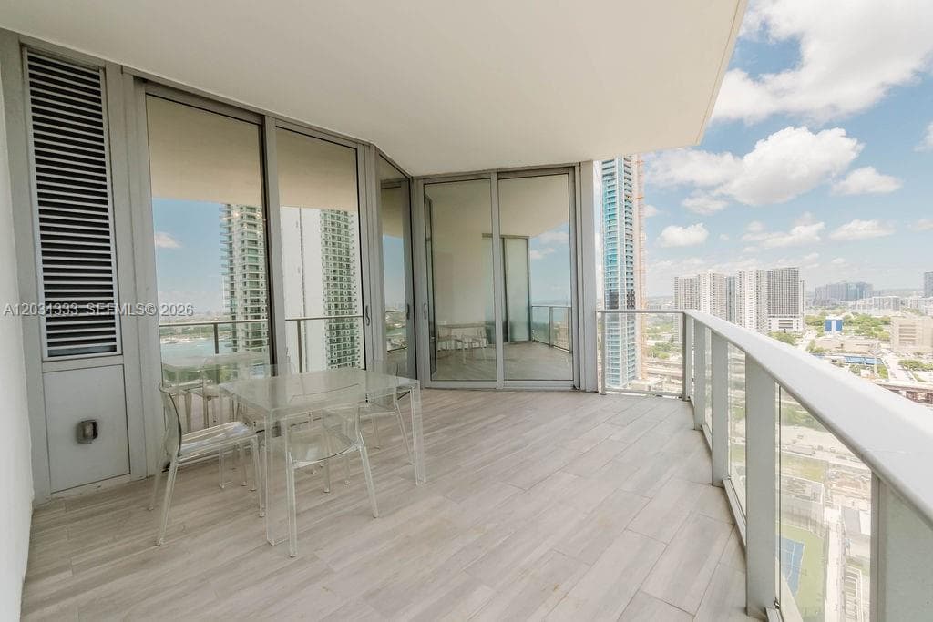 851 NE 1st Ave # 2303, Miami FL 33132 — 36