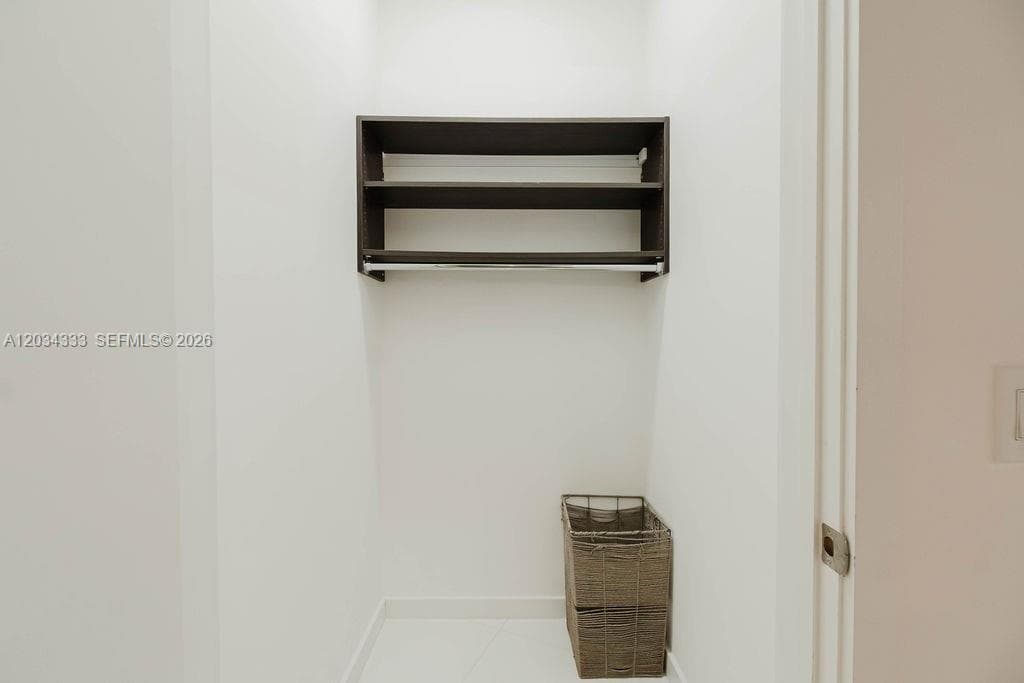 851 NE 1st Ave # 2303, Miami FL 33132 — 32