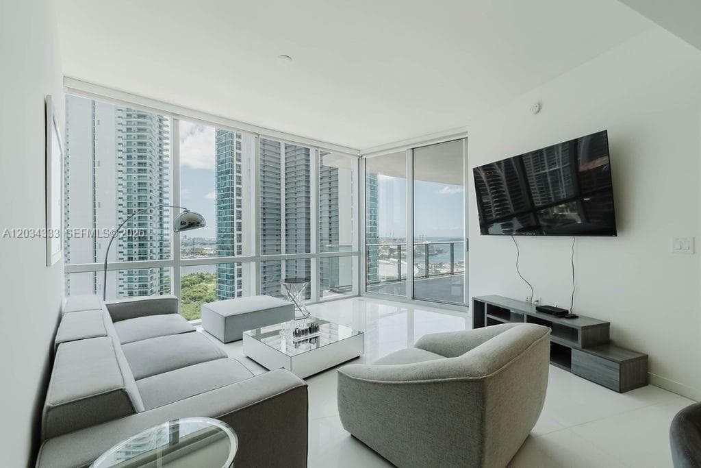 851 NE 1st Ave # 2303, Miami FL 33132 — 1