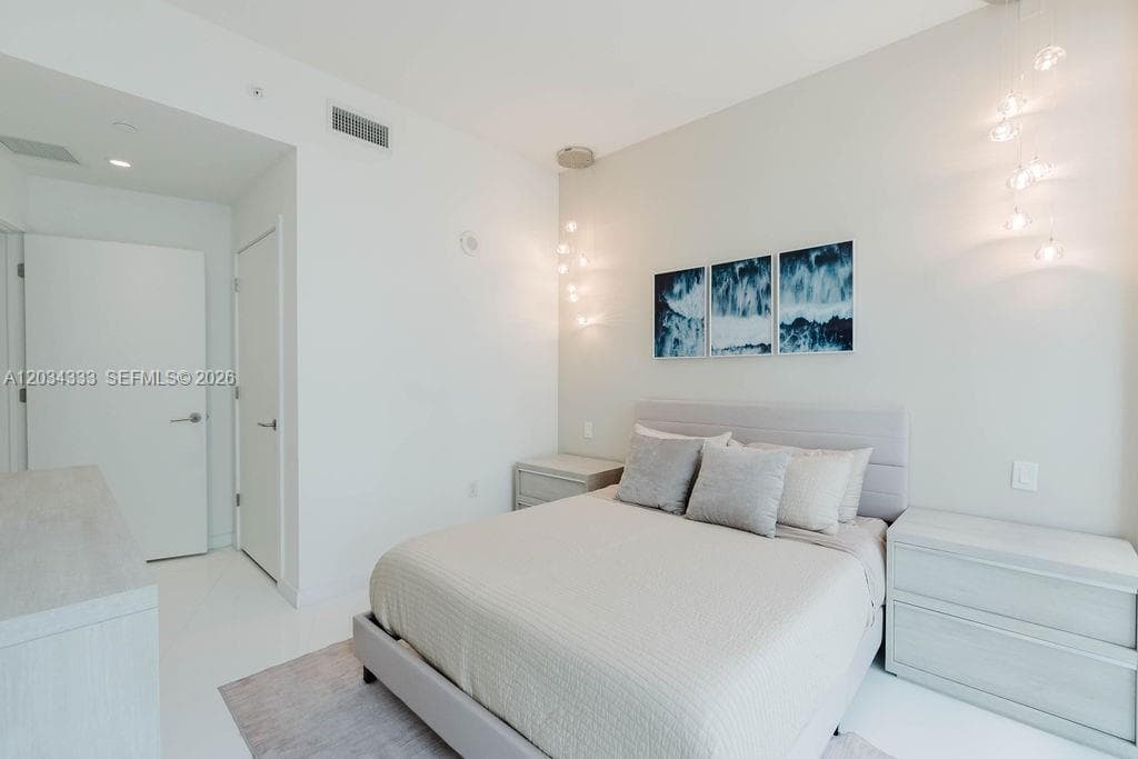 851 NE 1st Ave # 2303, Miami FL 33132 — 28