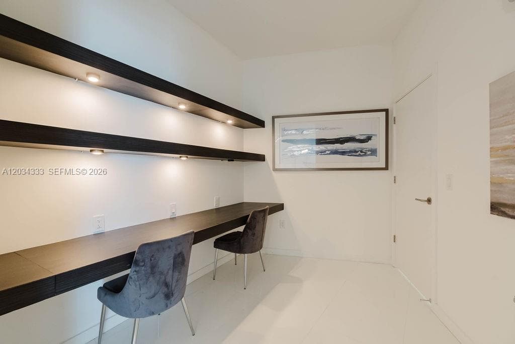 851 NE 1st Ave # 2303, Miami FL 33132 — 24