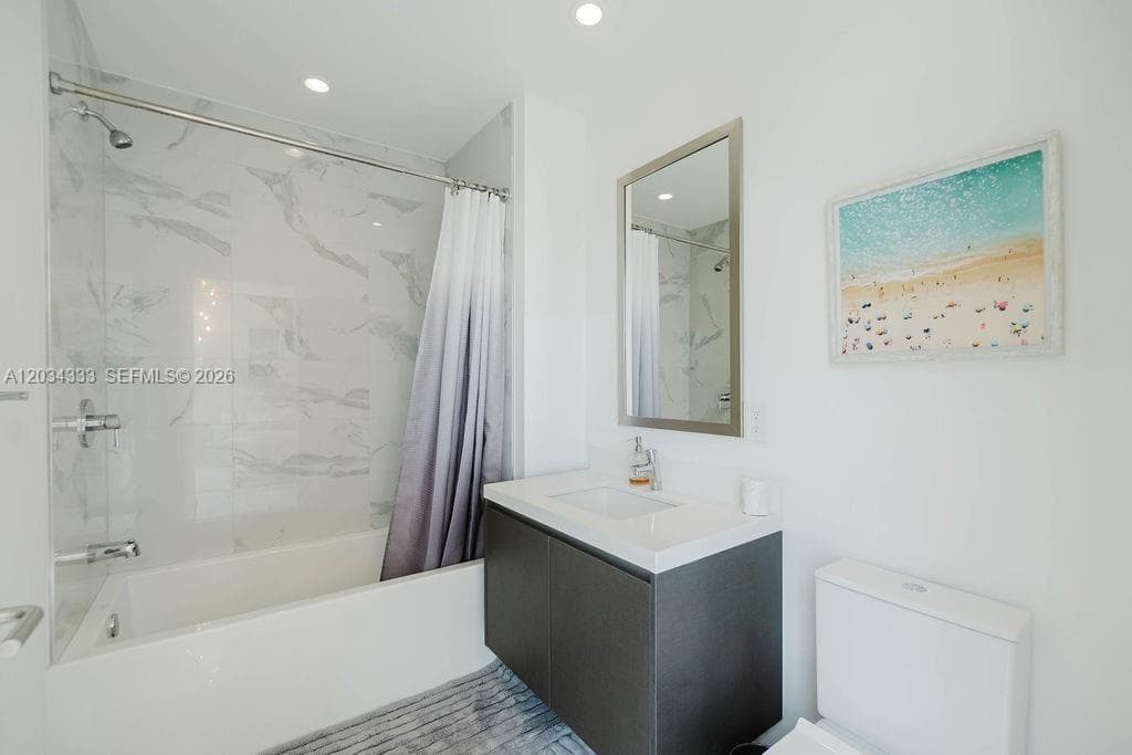 851 NE 1st Ave # 2303, Miami FL 33132 — 30