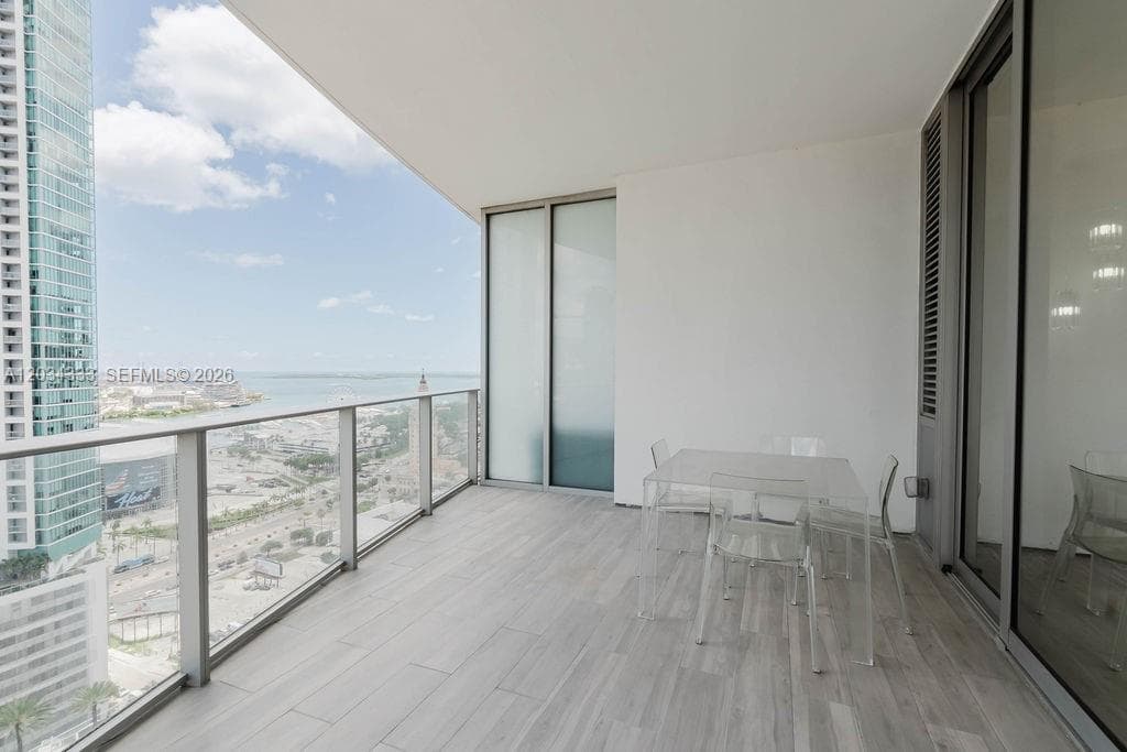 851 NE 1st Ave # 2303, Miami FL 33132 — 34