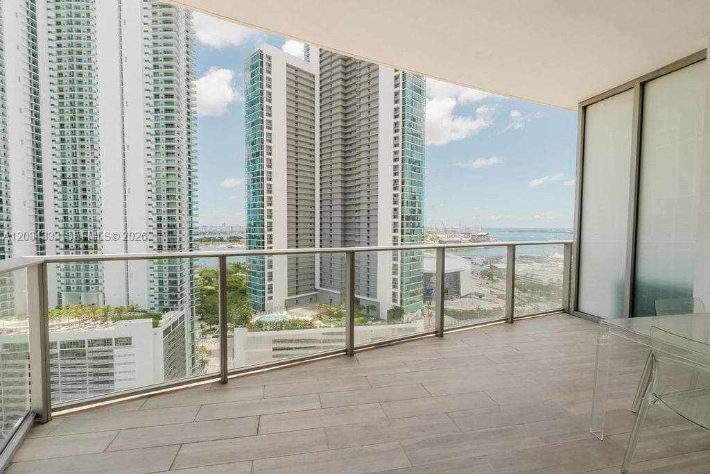 851 NE 1st Ave # 2303, Miami FL 33132 — 33