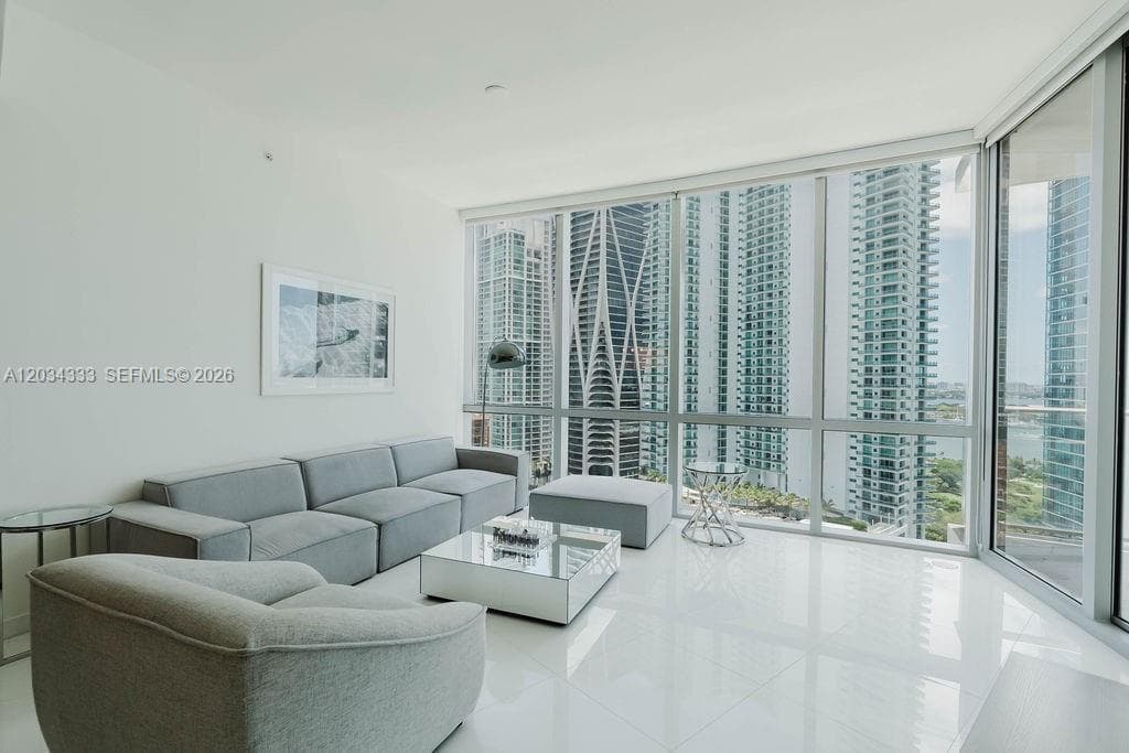 851 NE 1st Ave # 2303, Miami FL 33132 — 11